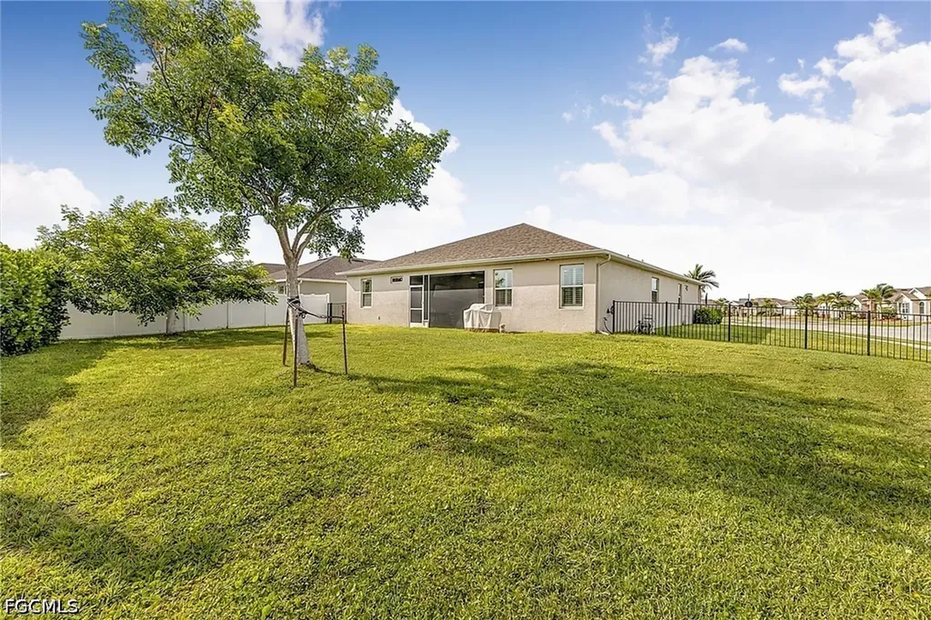 3391 Acapulco Circle Cape Coral FL 33909