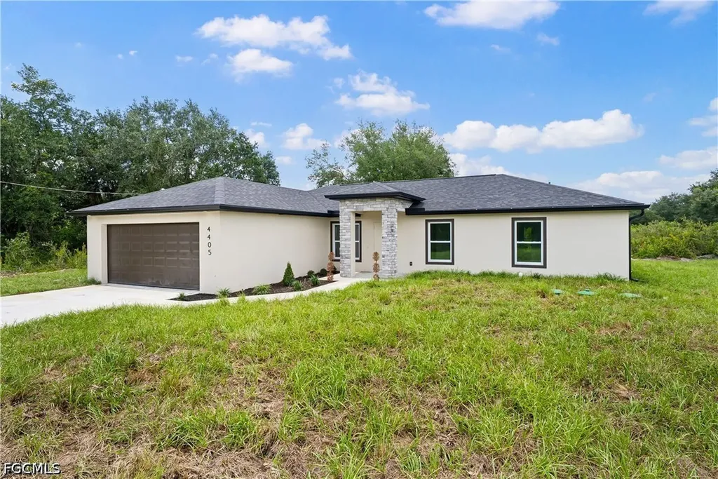 4405 E 11th Street Lehigh Acres FL 33972