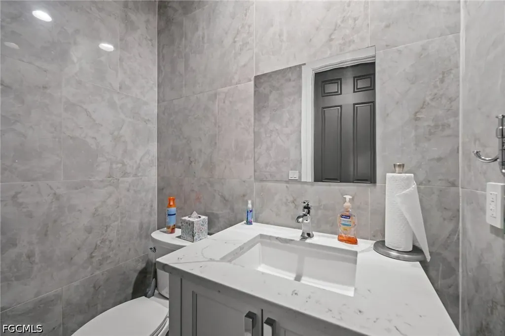 5305 Bayshore Avenue Cape Coral FL 33904