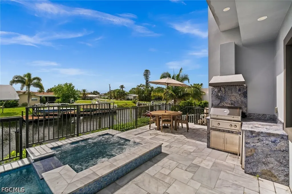 5305 Bayshore Avenue Cape Coral FL 33904