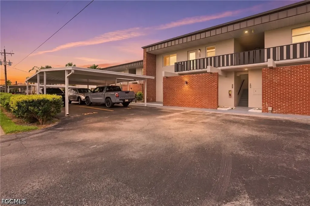 632 Victoria Drive Cape Coral FL 33904