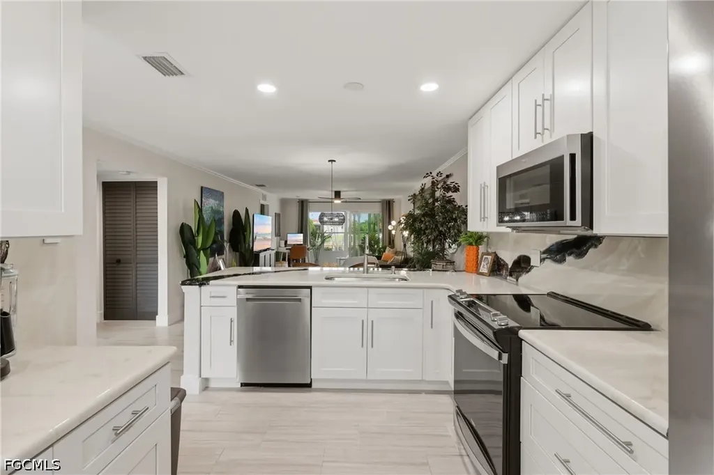 632 Victoria Drive Cape Coral FL 33904