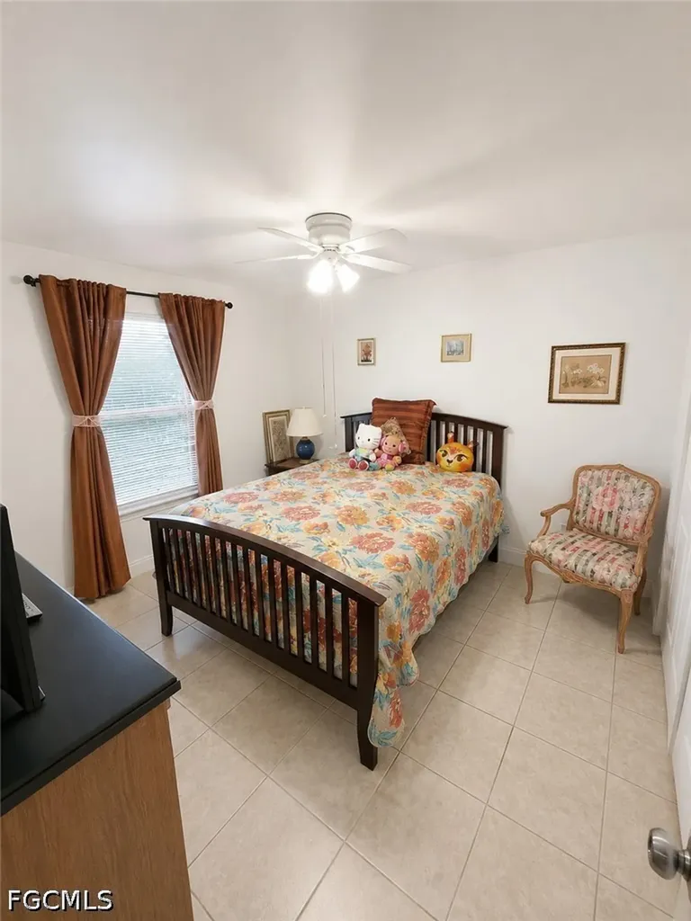1409 NW 7th Place Cape Coral FL 33993