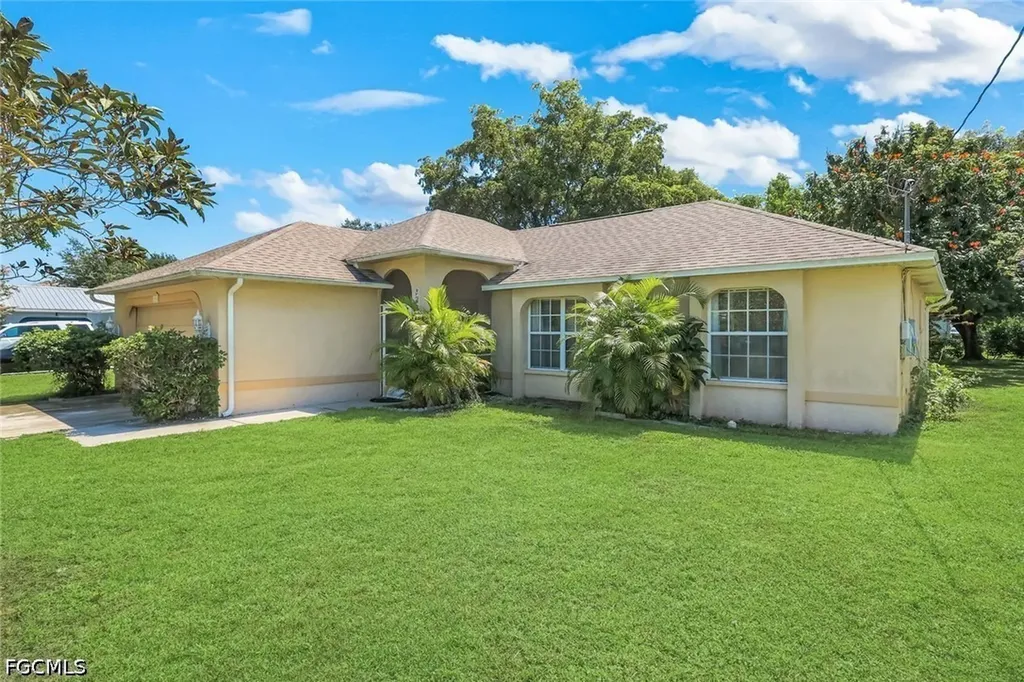 1015 SE 4th Place Cape Coral FL 33990