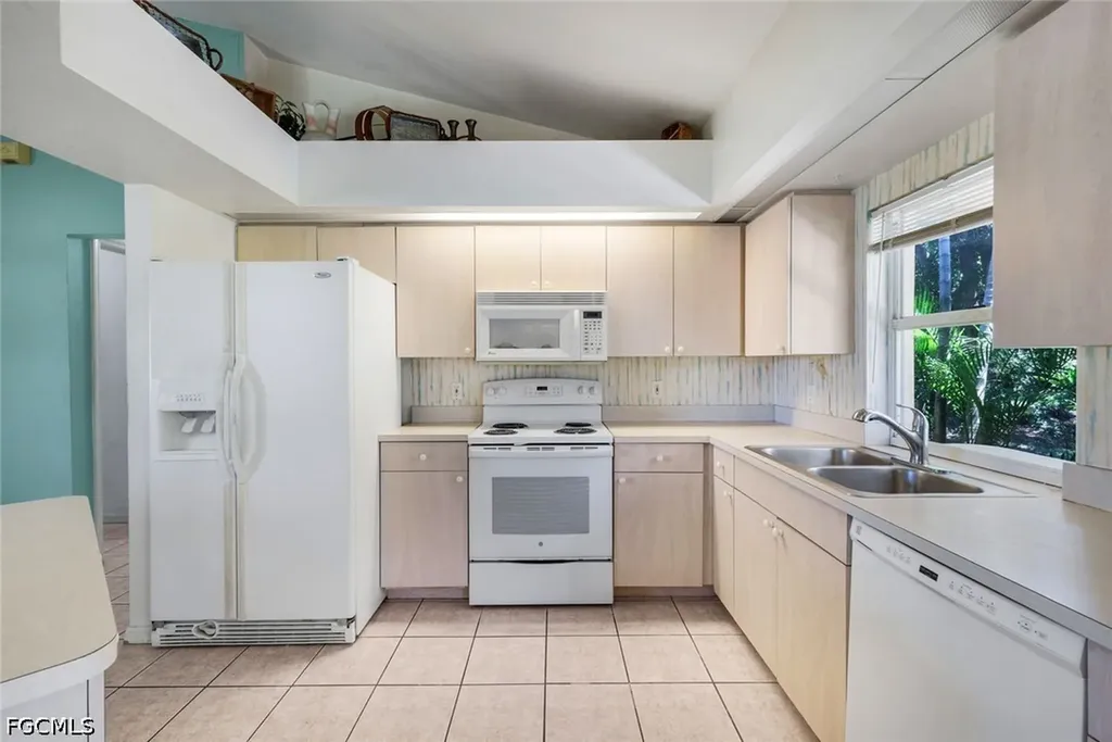 1015 SE 4th Place Cape Coral FL 33990