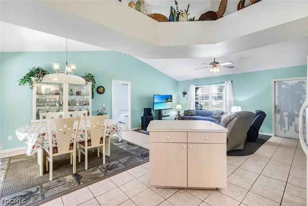 1015 SE 4th Place Cape Coral FL 33990