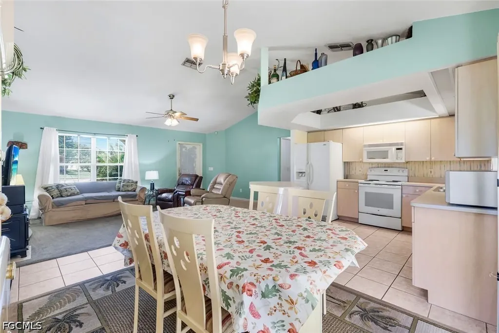 1015 SE 4th Place Cape Coral FL 33990