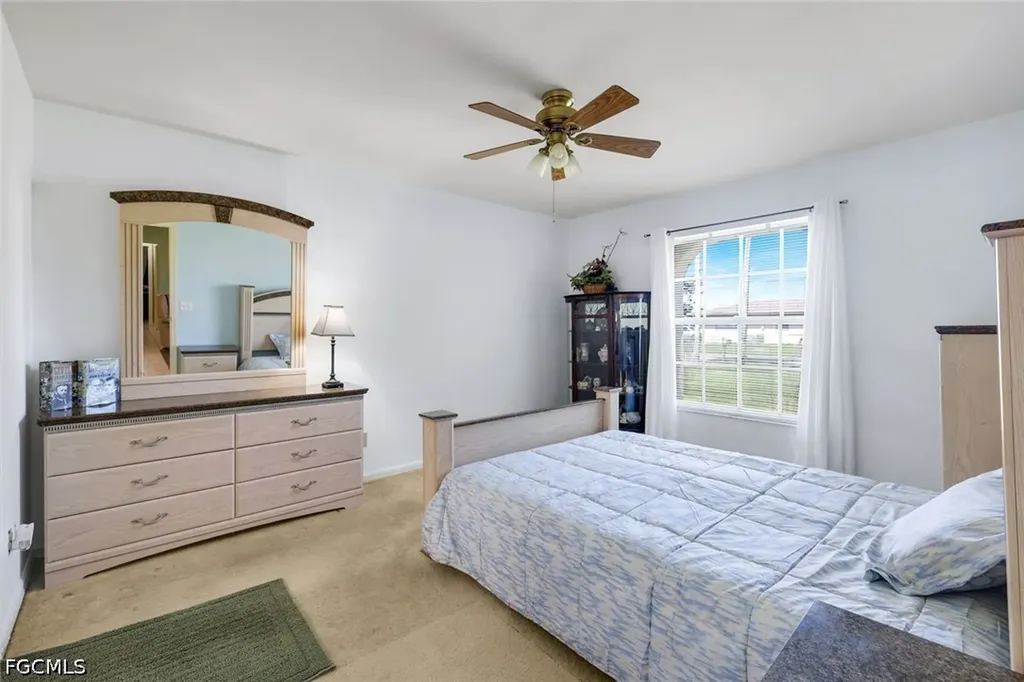 1015 SE 4th Place Cape Coral FL 33990