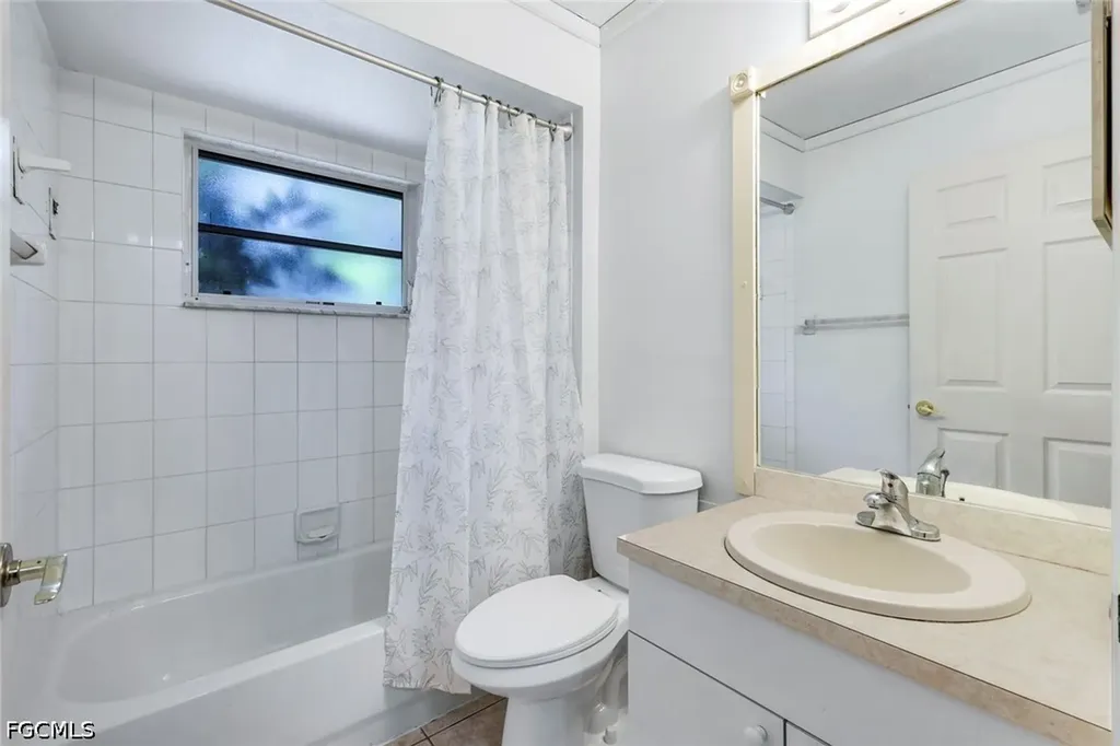 1015 SE 4th Place Cape Coral FL 33990