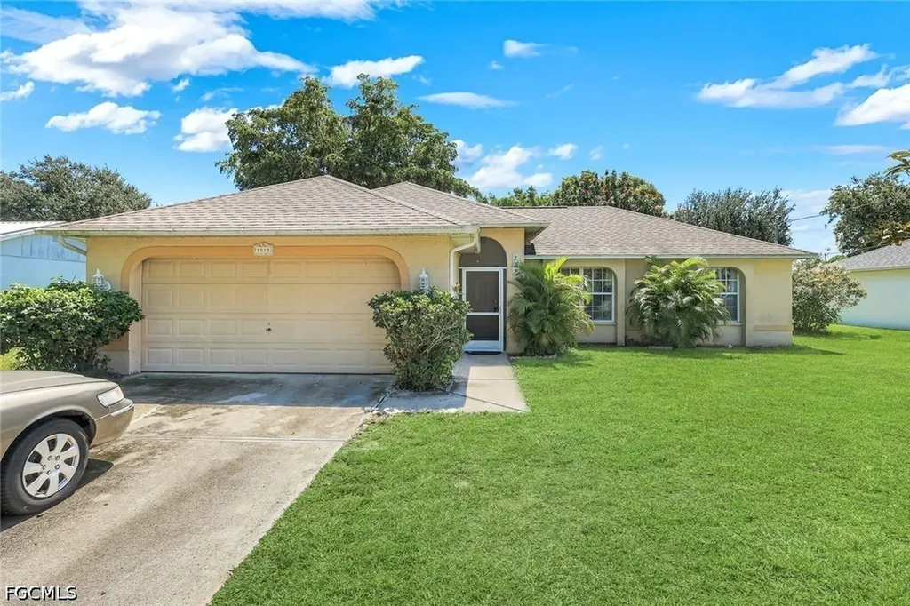 1015 SE 4th Place Cape Coral FL 33990