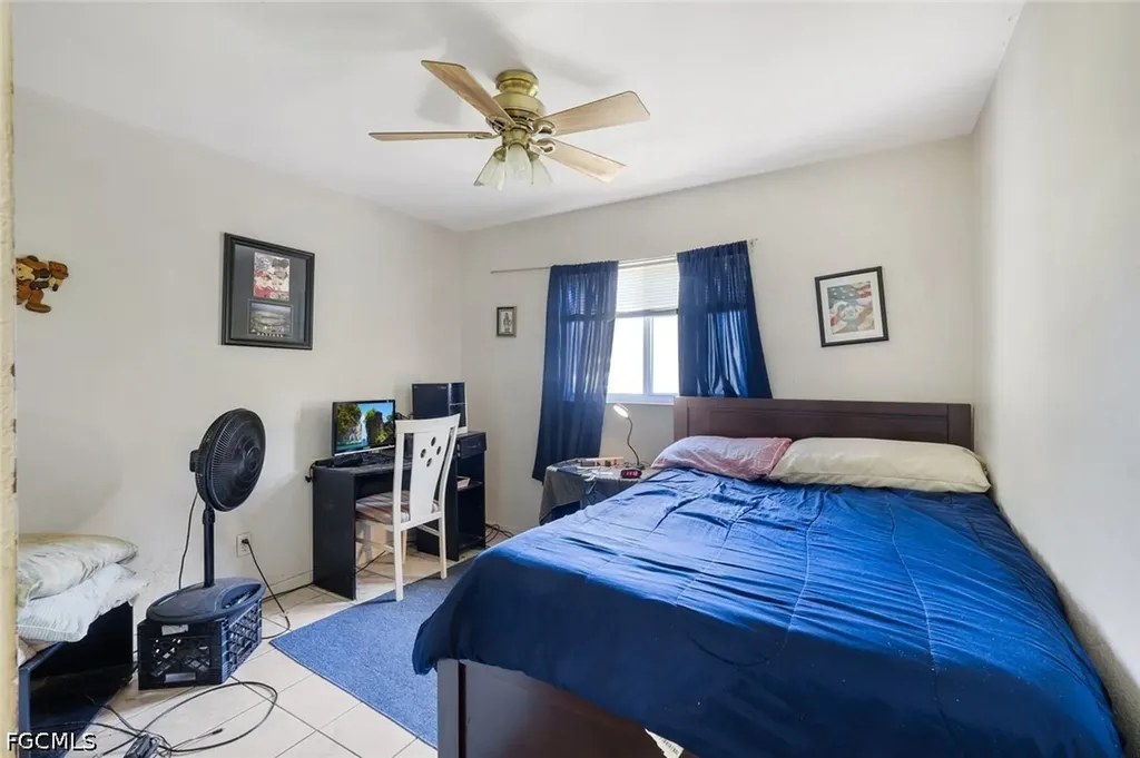 1015 SE 4th Place Cape Coral FL 33990