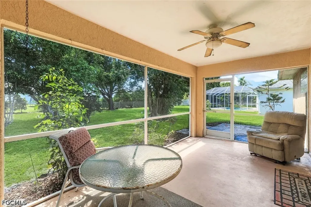 1015 SE 4th Place Cape Coral FL 33990