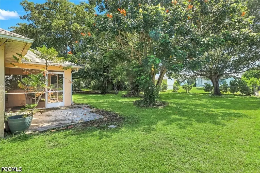 1015 SE 4th Place Cape Coral FL 33990