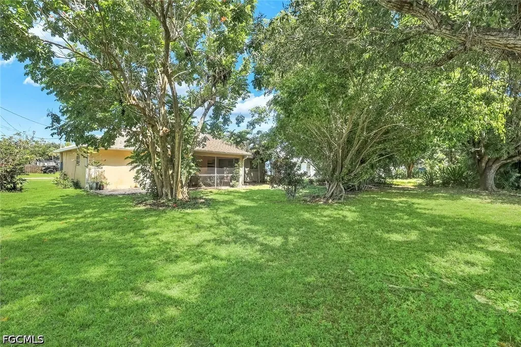 1015 SE 4th Place Cape Coral FL 33990