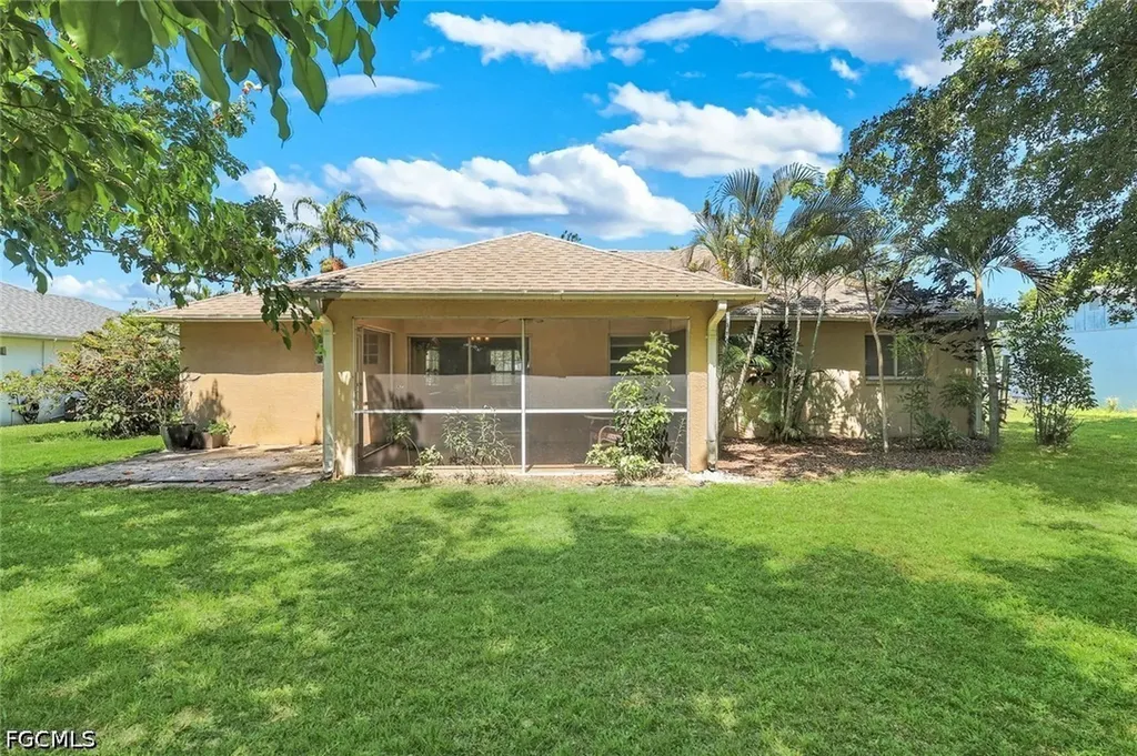 1015 SE 4th Place Cape Coral FL 33990