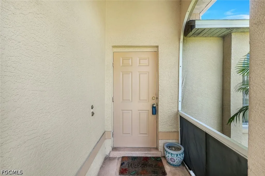 1015 SE 4th Place Cape Coral FL 33990
