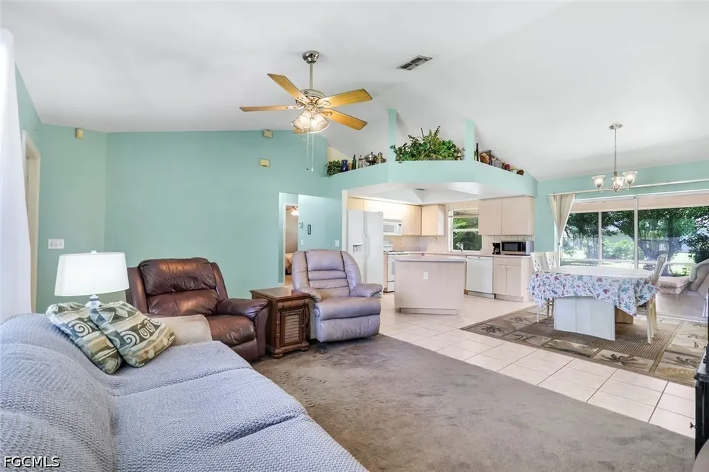 1015 SE 4th Place Cape Coral FL 33990