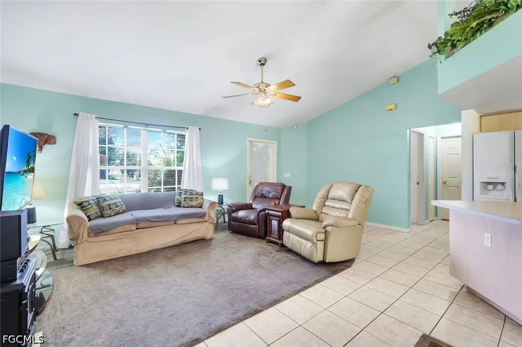 1015 SE 4th Place Cape Coral FL 33990