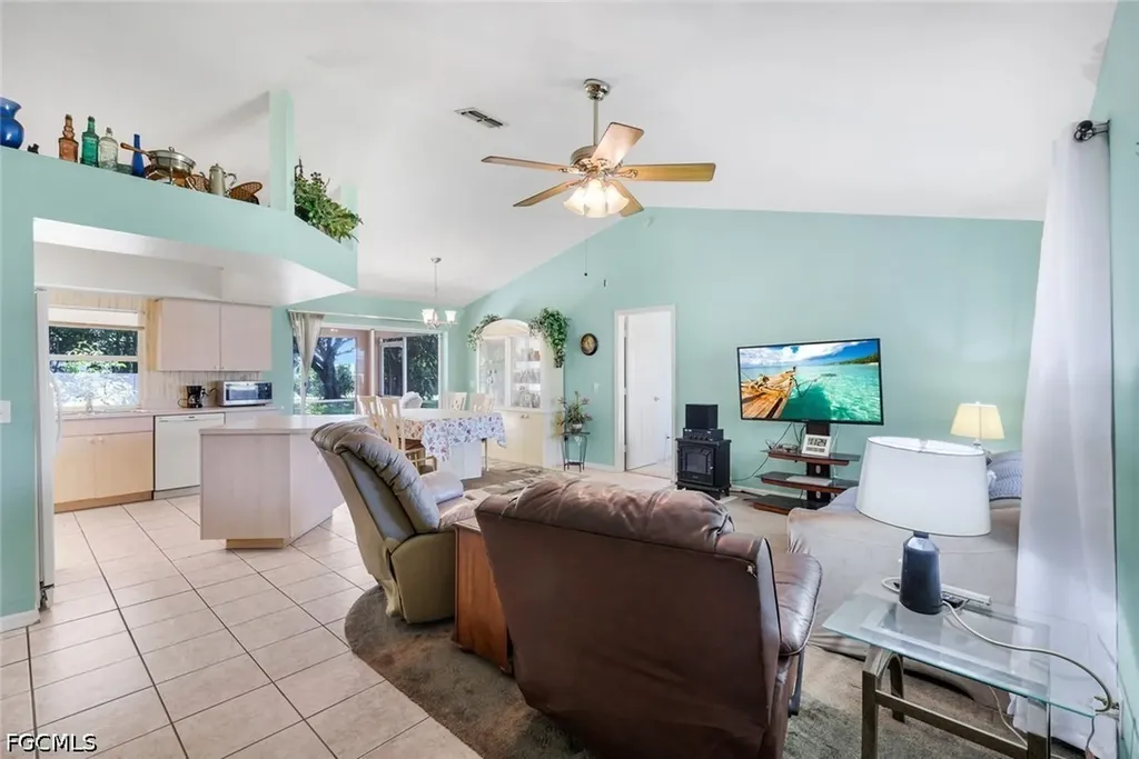 1015 SE 4th Place Cape Coral FL 33990