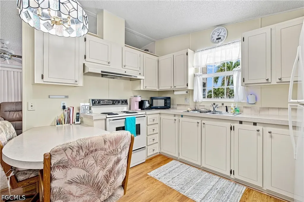 9270 Desoto Drive North Fort Myers FL 33903