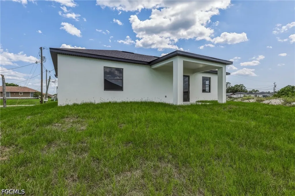 4002 9th Street SW Lehigh Acres FL 33976