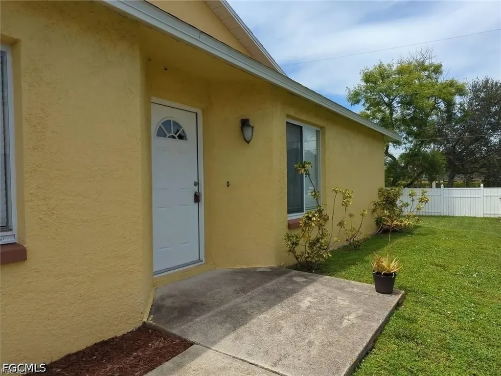 1503-1505 SW 48th Terrace Cape Coral FL 33914