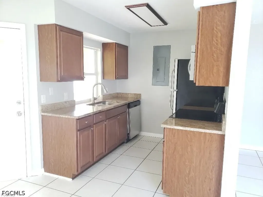 1503-1505 SW 48th Terrace Cape Coral FL 33914