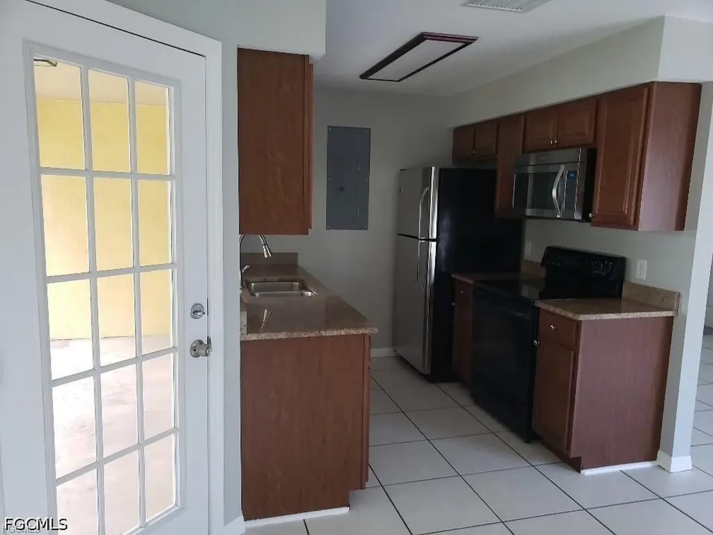 1503-1505 SW 48th Terrace Cape Coral FL 33914