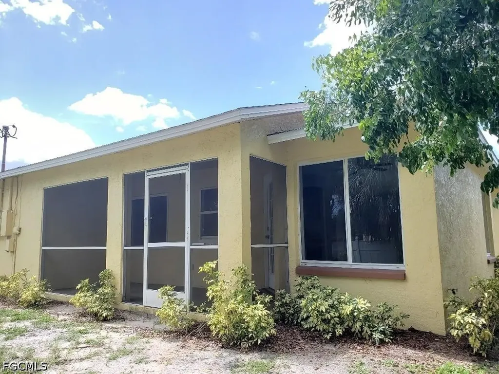 1503-1505 SW 48th Terrace Cape Coral FL 33914