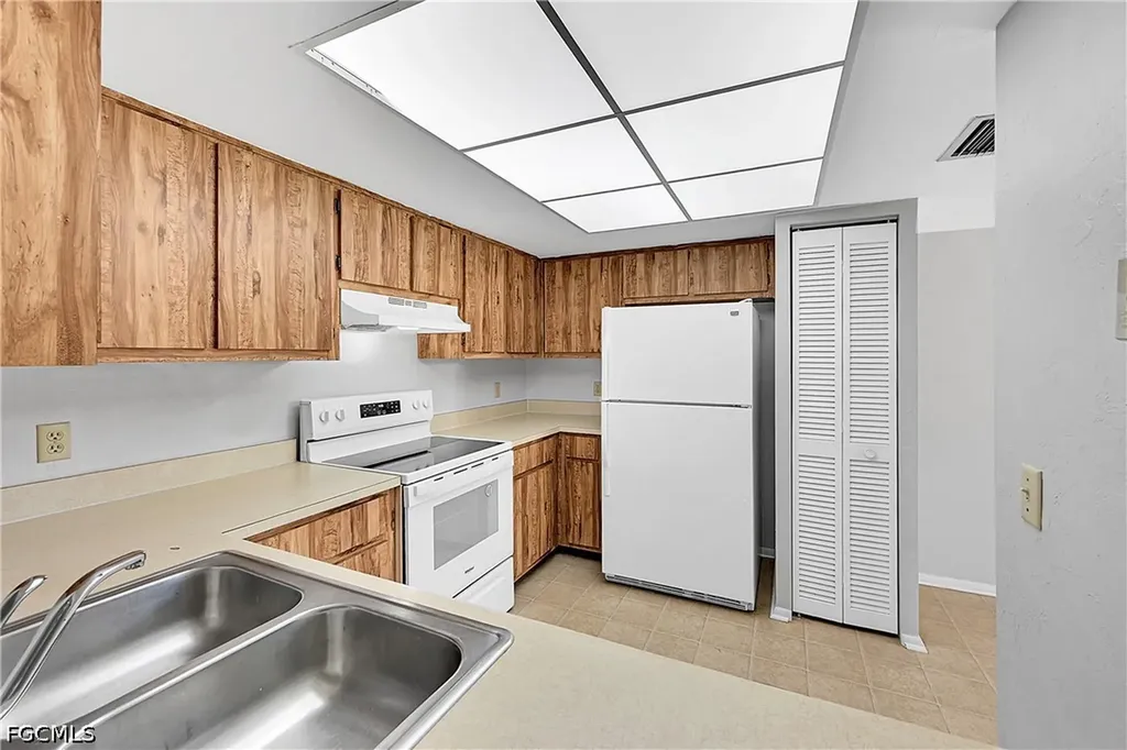 8474 Charter Club Circle Fort Myers FL 33919