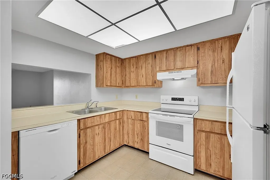 8474 Charter Club Circle Fort Myers FL 33919