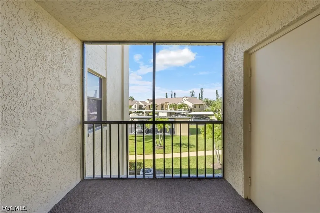 8474 Charter Club Circle Fort Myers FL 33919