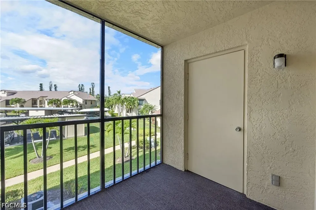8474 Charter Club Circle Fort Myers FL 33919