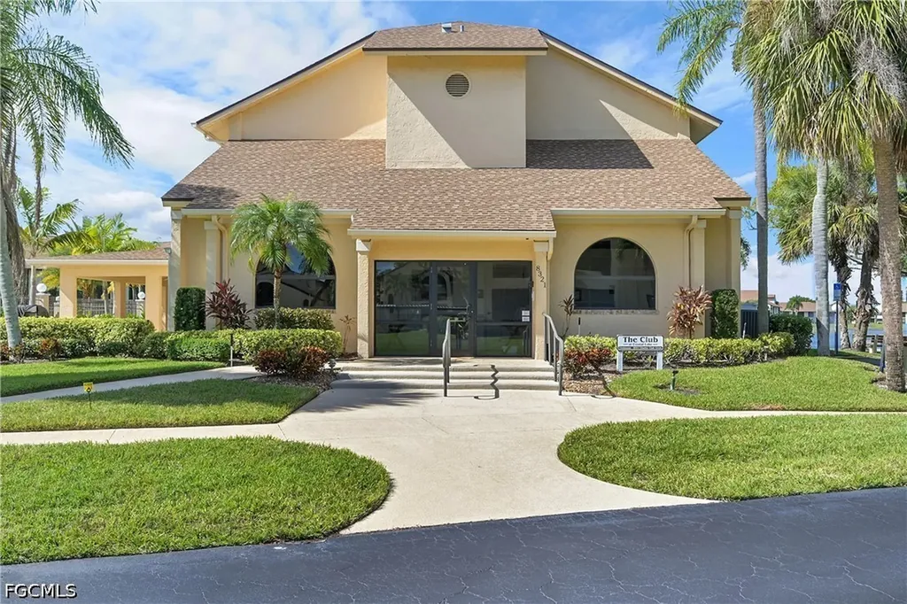 8474 Charter Club Circle Fort Myers FL 33919