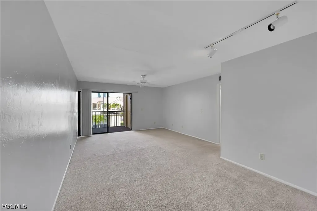 8474 Charter Club Circle Fort Myers FL 33919