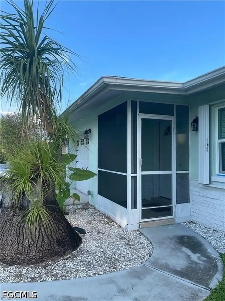 2705 SE 17th Avenue Cape Coral FL 33904