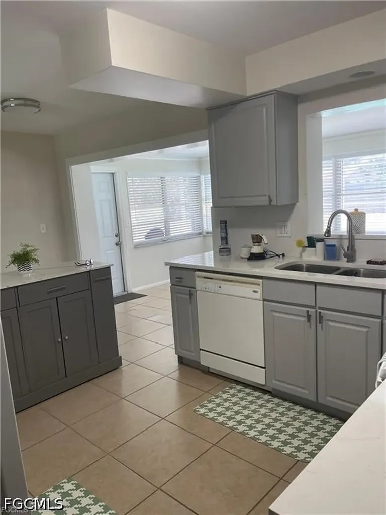 2705 SE 17th Avenue Cape Coral FL 33904