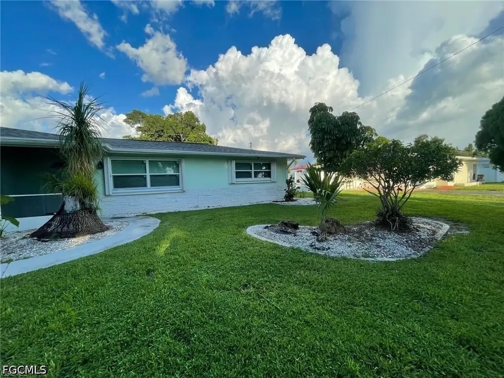 2705 SE 17th Avenue Cape Coral FL 33904