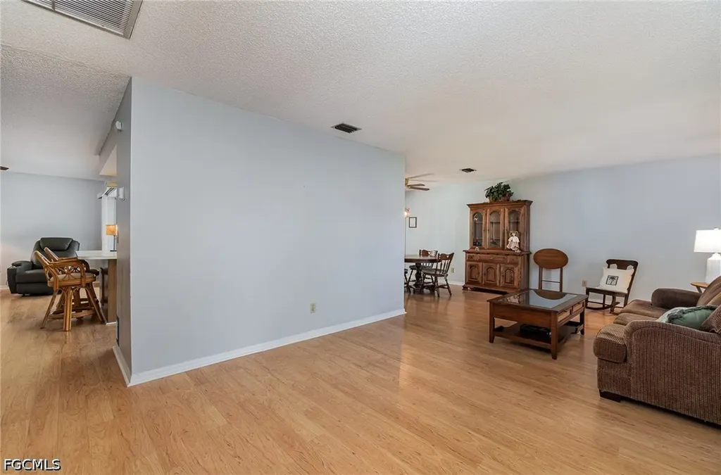 1725 SE 11th Terrace Cape Coral FL 33990