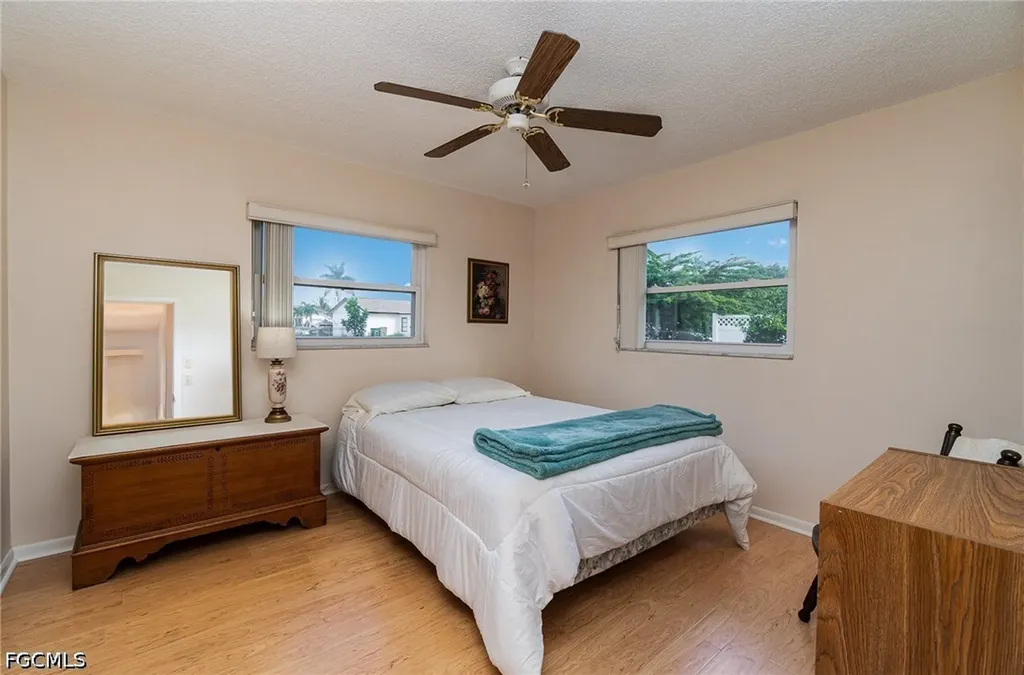 1725 SE 11th Terrace Cape Coral FL 33990