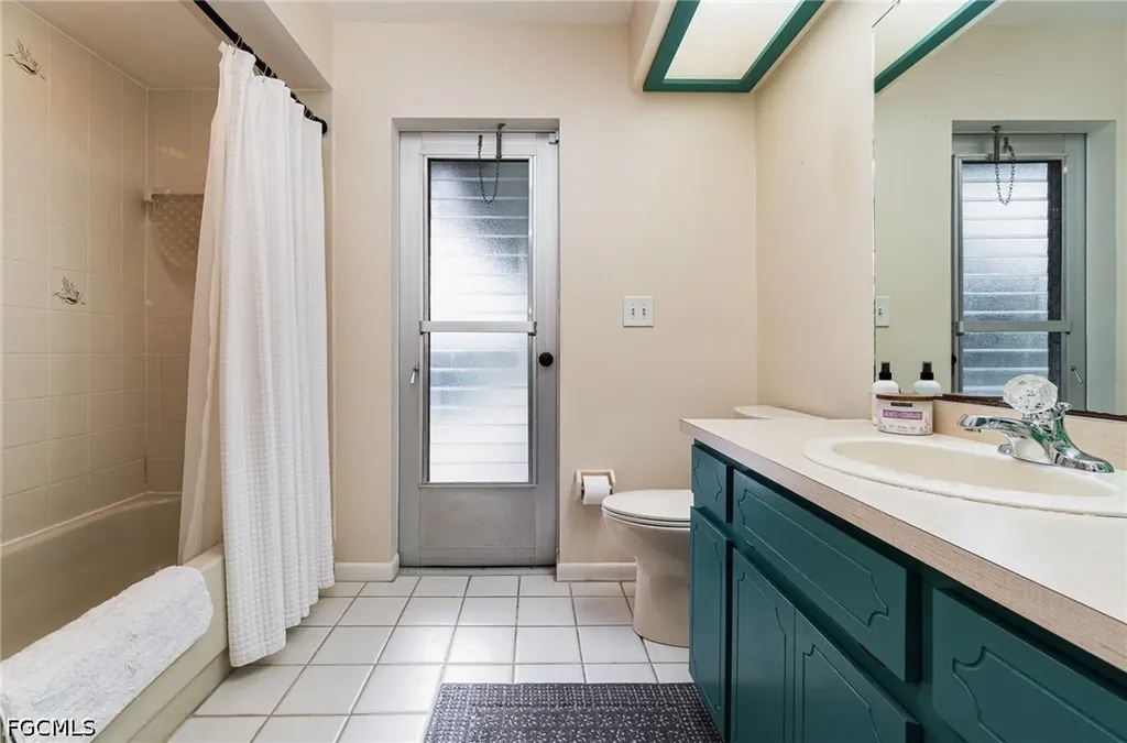 1725 SE 11th Terrace Cape Coral FL 33990
