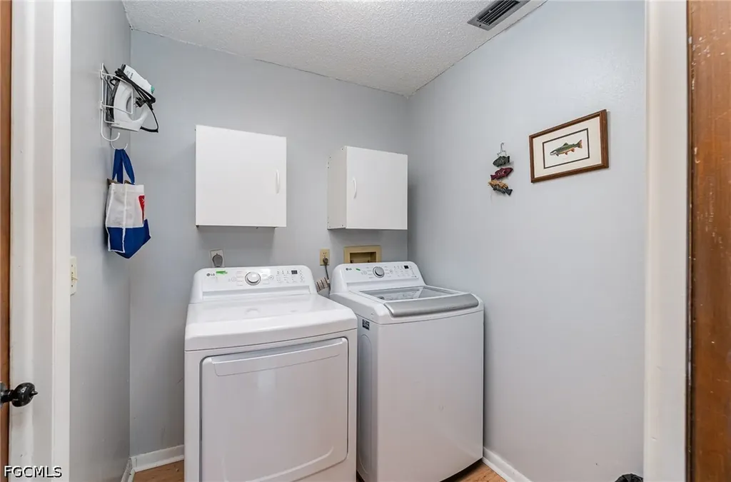 1725 SE 11th Terrace Cape Coral FL 33990