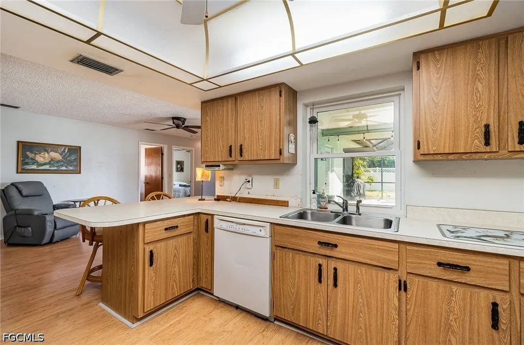 1725 SE 11th Terrace Cape Coral FL 33990