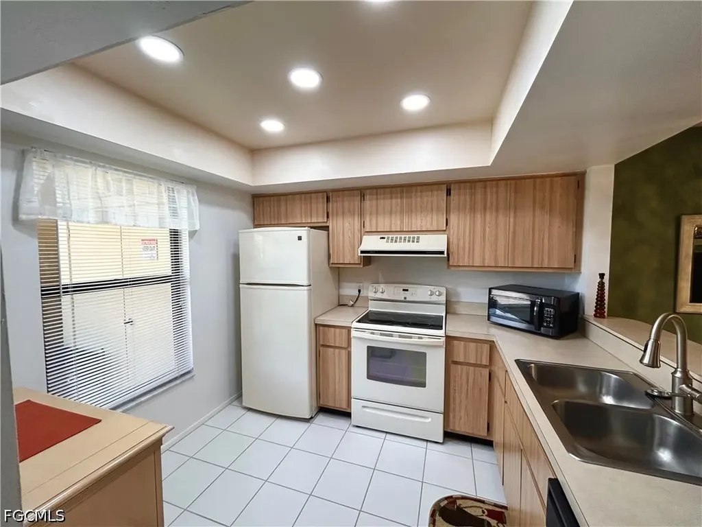 8534 Charter Club Circle Fort Myers FL 33919