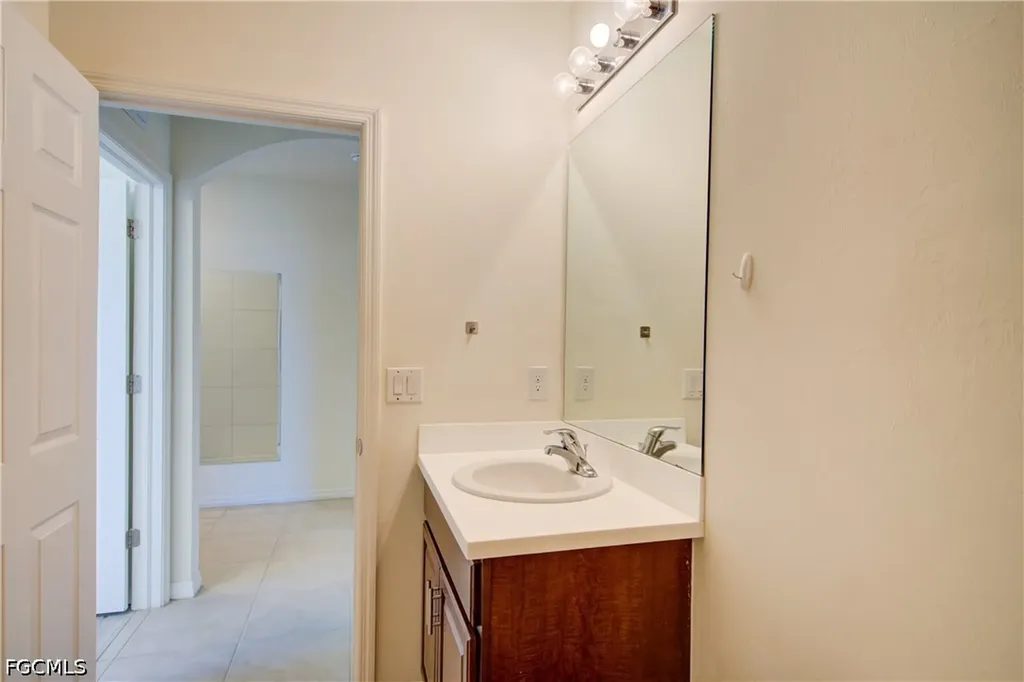 919 NE 11th Street Cape Coral FL 33909