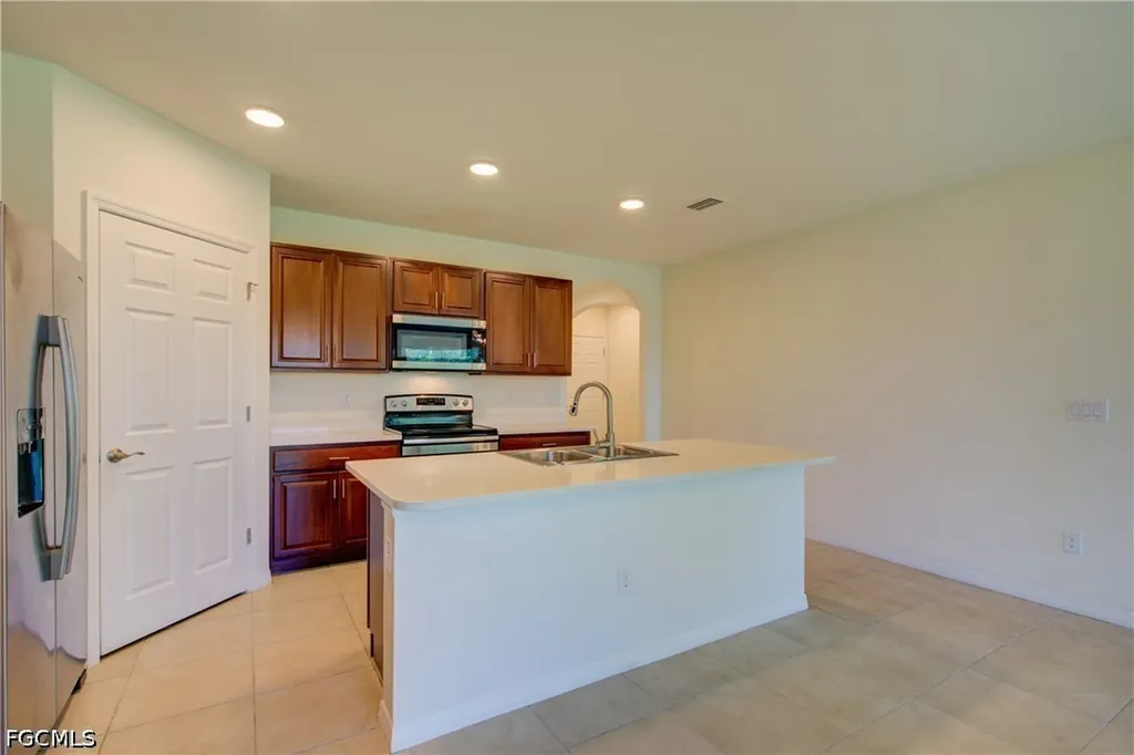 919 NE 11th Street Cape Coral FL 33909