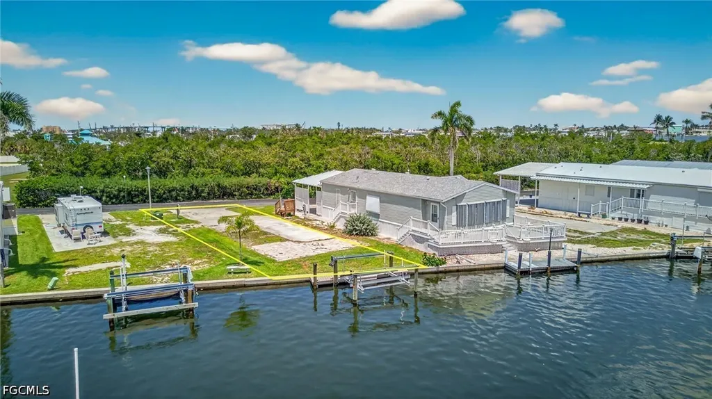8 Galleon Way Fort Myers Beach FL 33931