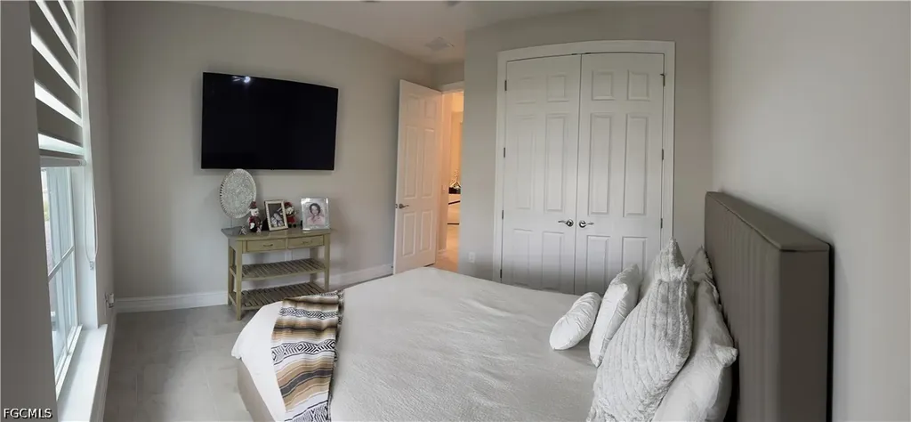 479 Spring Hill Lake Loop Cape Coral FL 33993