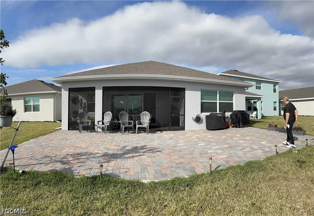 479 Spring Hill Lake Loop Cape Coral FL 33993