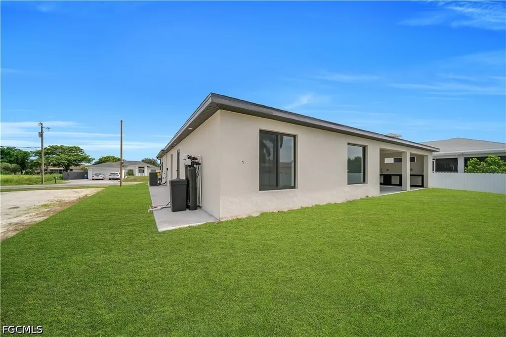 3916 8th Street SW Lehigh Acres FL 33976